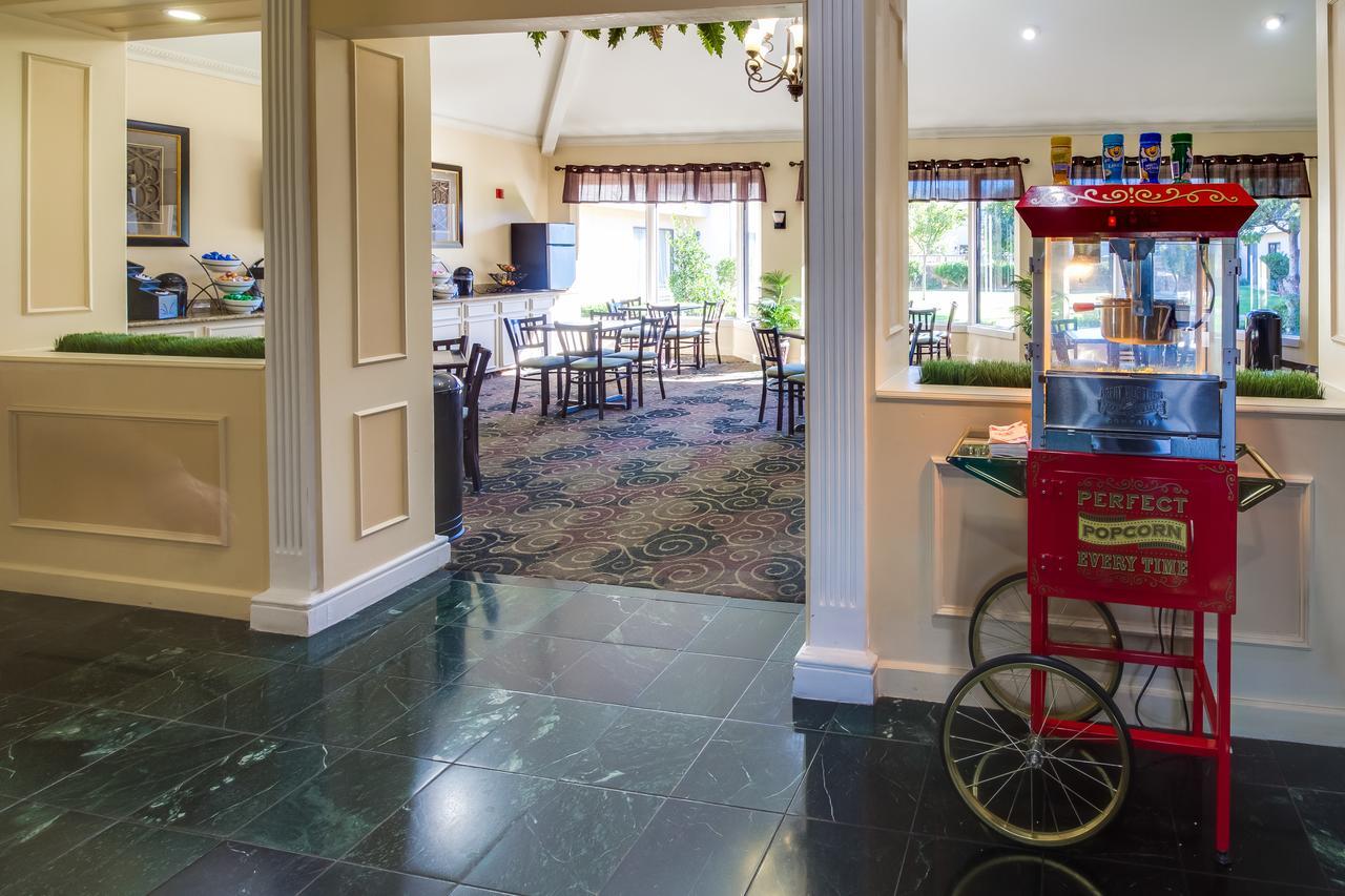 Ashmore Inn And Suites Lubbock Eksteriør bilde