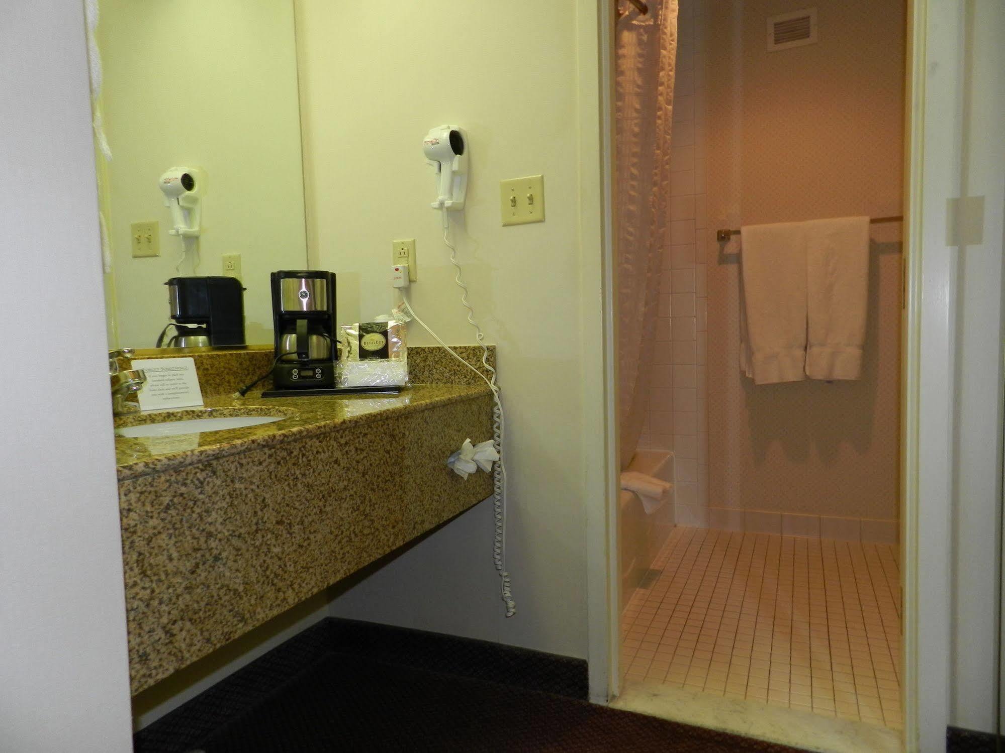 Ashmore Inn And Suites Lubbock Eksteriør bilde